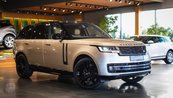 Range Rover Autobiography D350 Long Wheelbase – 7 ulse / 7 seats